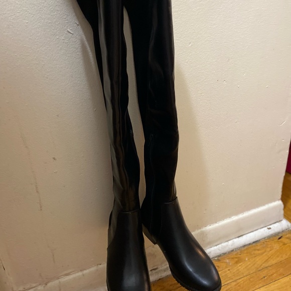 Over the knee boots - Picture 2 of 11